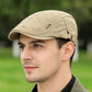 Cappellino piatto regolabile e traspirante da uomo