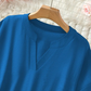 👚SCONTO DEL 50%! 🔥Top alla moda a maniche corte, ampio, con scollo a V profondo, orlo asimmetrico e tessuto leggero (5 colori, taglie dalla S alla 2XL) 🌸