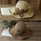 Cappello di paglia in stile francese con fiocco 👒 — Design intrecciato traspirante, ampia falda ondulata, protezione solare ed effetto snellente per il viso. Vestibilità regolabile (non vola via!), pieghevole e compatto 🌊