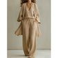 Elegante completo composto da pantaloni a gamba larga e cardigan