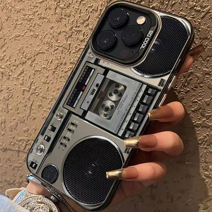 Custodia per cellulare con design a boombox retrò e lettore di cassette