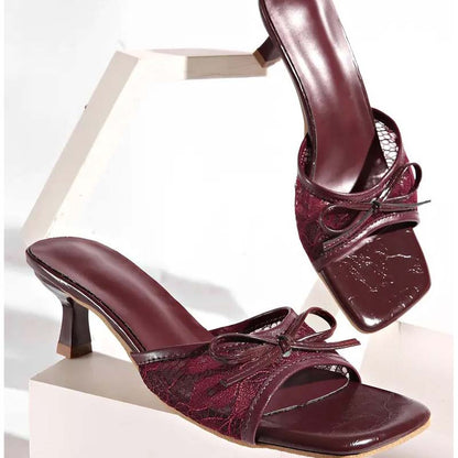 Sandali con tacco e pizzo da donna con fiocco
